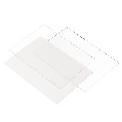 O Folha de acrílico transparente, com elevada transmissão luminosa e excelente resistência a intempéries