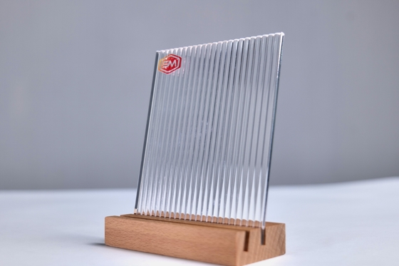 Folha acrílica texturizada extrudida de PMMA de 3 mm e 5 mm para uma resistência superior ao impacto transparente e um peso leve