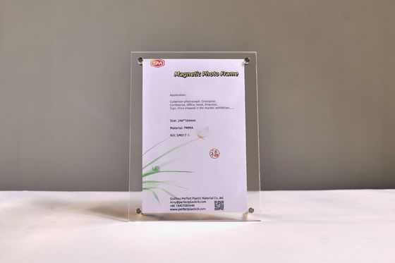 Display fotográfico acrílico com parafusos para retratos e paisagens