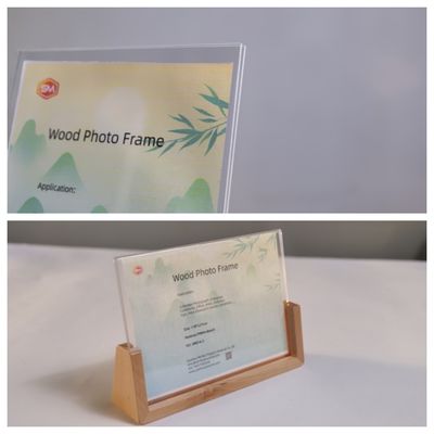 Quadro fotográfico vertical personalizável com base de madeira maciça