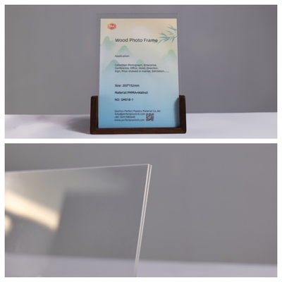 Quadro fotográfico acrílico de vidro personalizado com base de madeira